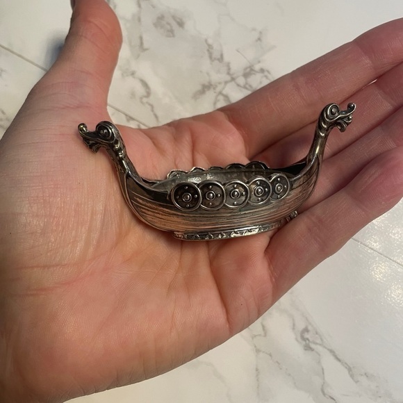 Silver Norwegian Viking Salt Dish​​​​​​ - Picture 13 of 16